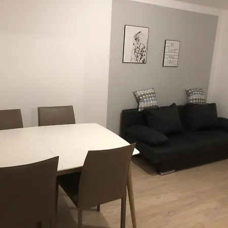 Gut Gelegene, Gemutliche Apartment